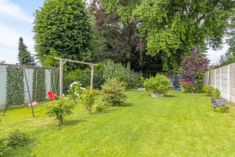 Grote woning met 5 slaapkamers, zonnige tuin en garage foto 3