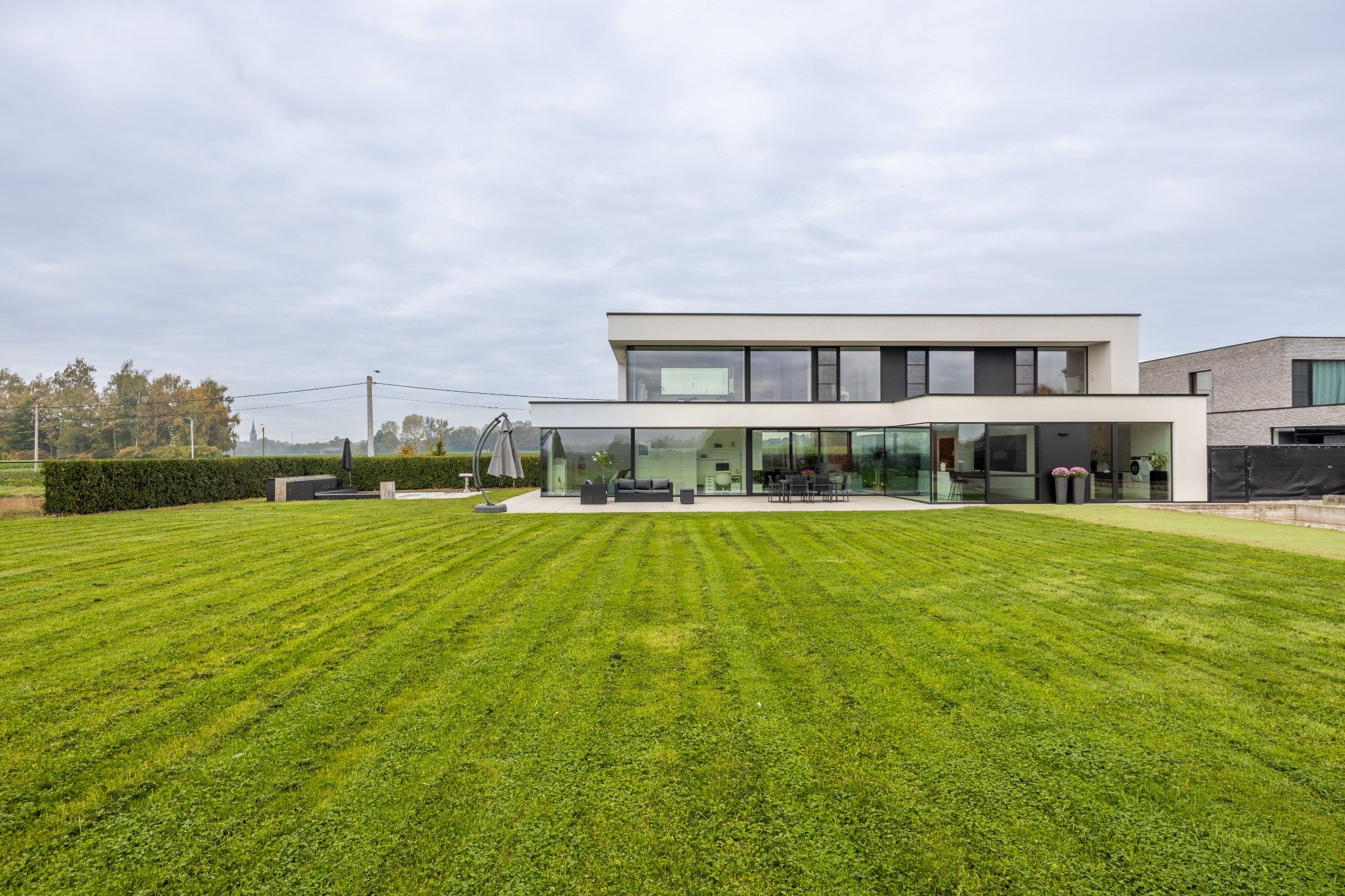 ARCHITECTURALE NIEUWBOUWVILLA OP RUIM LANDELIJK DOMEIN foto 3