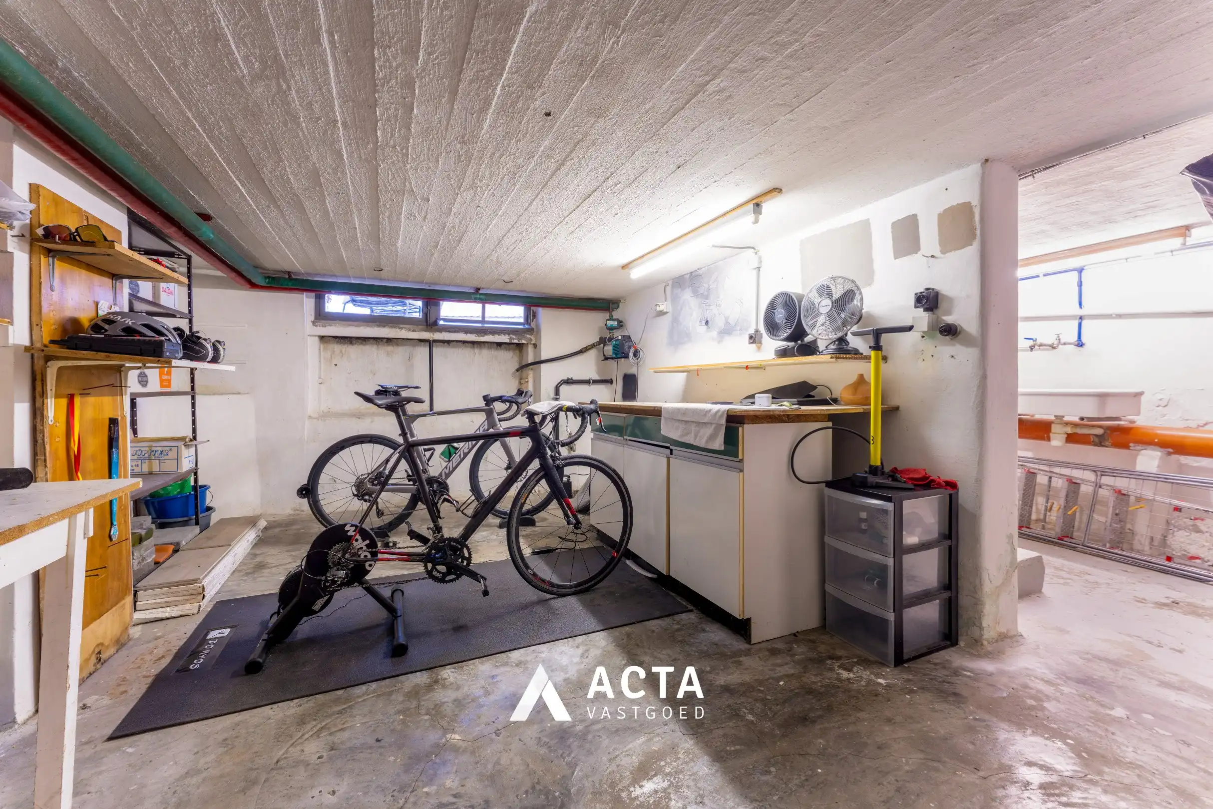 Instapklare Modernistische stadswoning met tuin foto 18