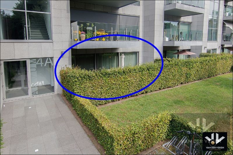 HOOGWAARDIG AFGEWERKT GELIJKVLOERS VILLA-APPARTEMENT foto 16