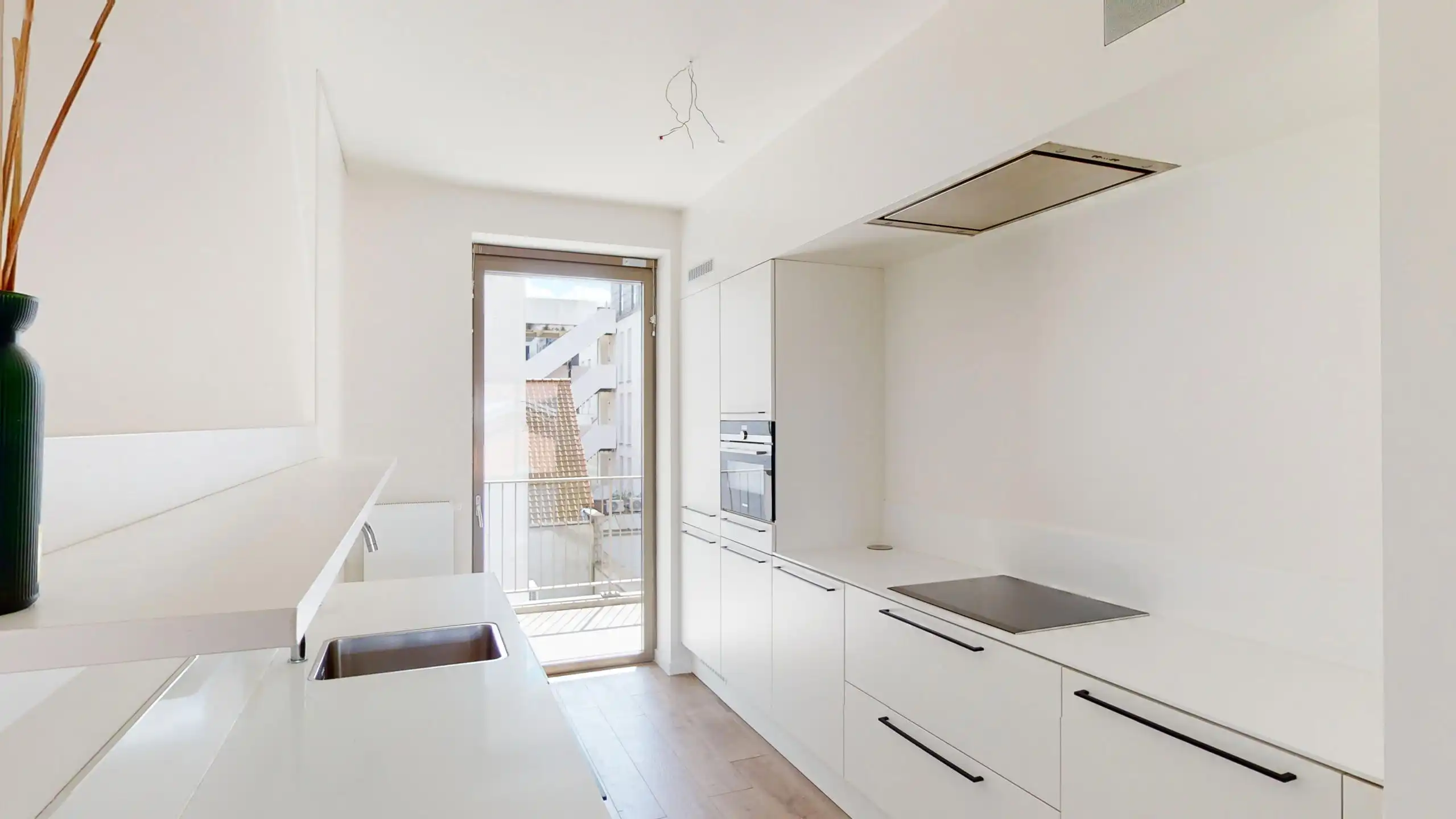 ANTWERPEN - Twee slaapkamer appartement met mooi terras  foto 7