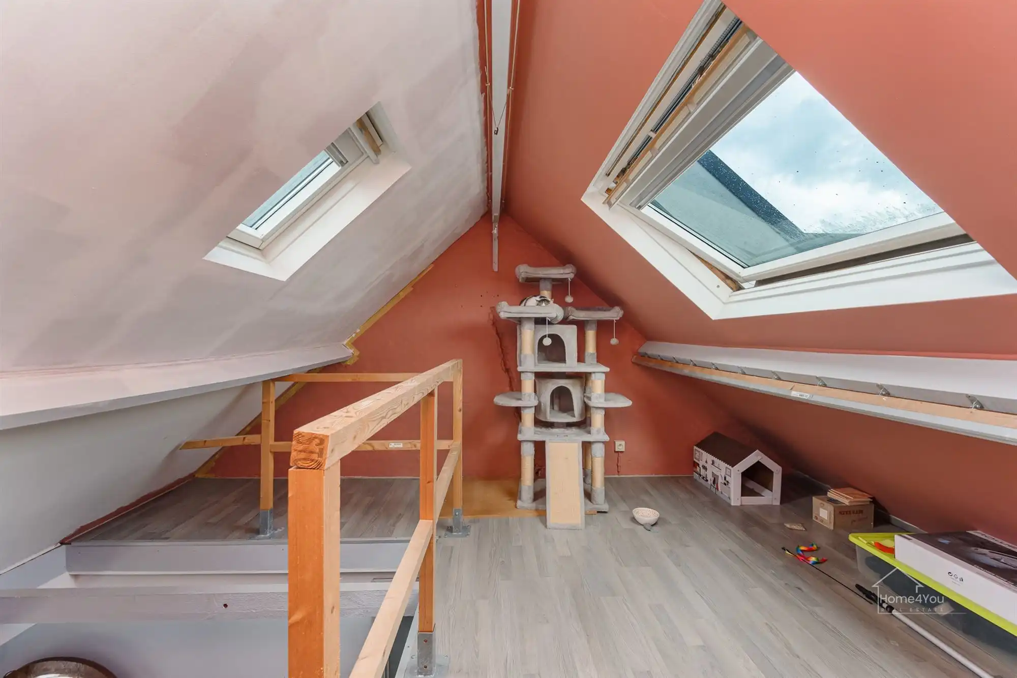 Instapklaar rijhuis met 2 slpk, vernieuwde keuken & badkamer foto 15