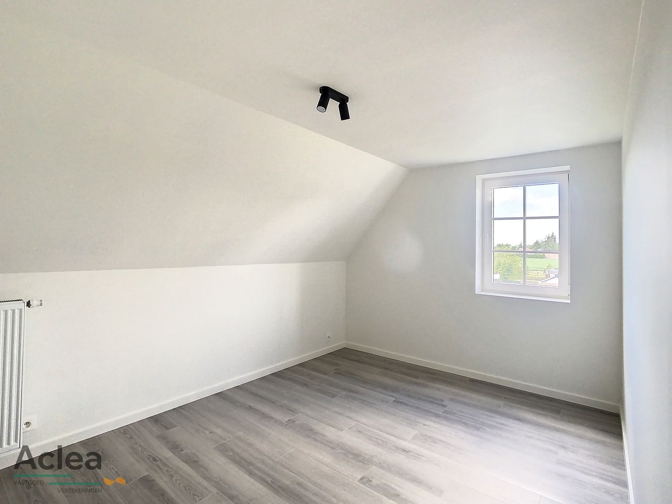 Prachtige recente koppelwoning met 5 slpks foto 24