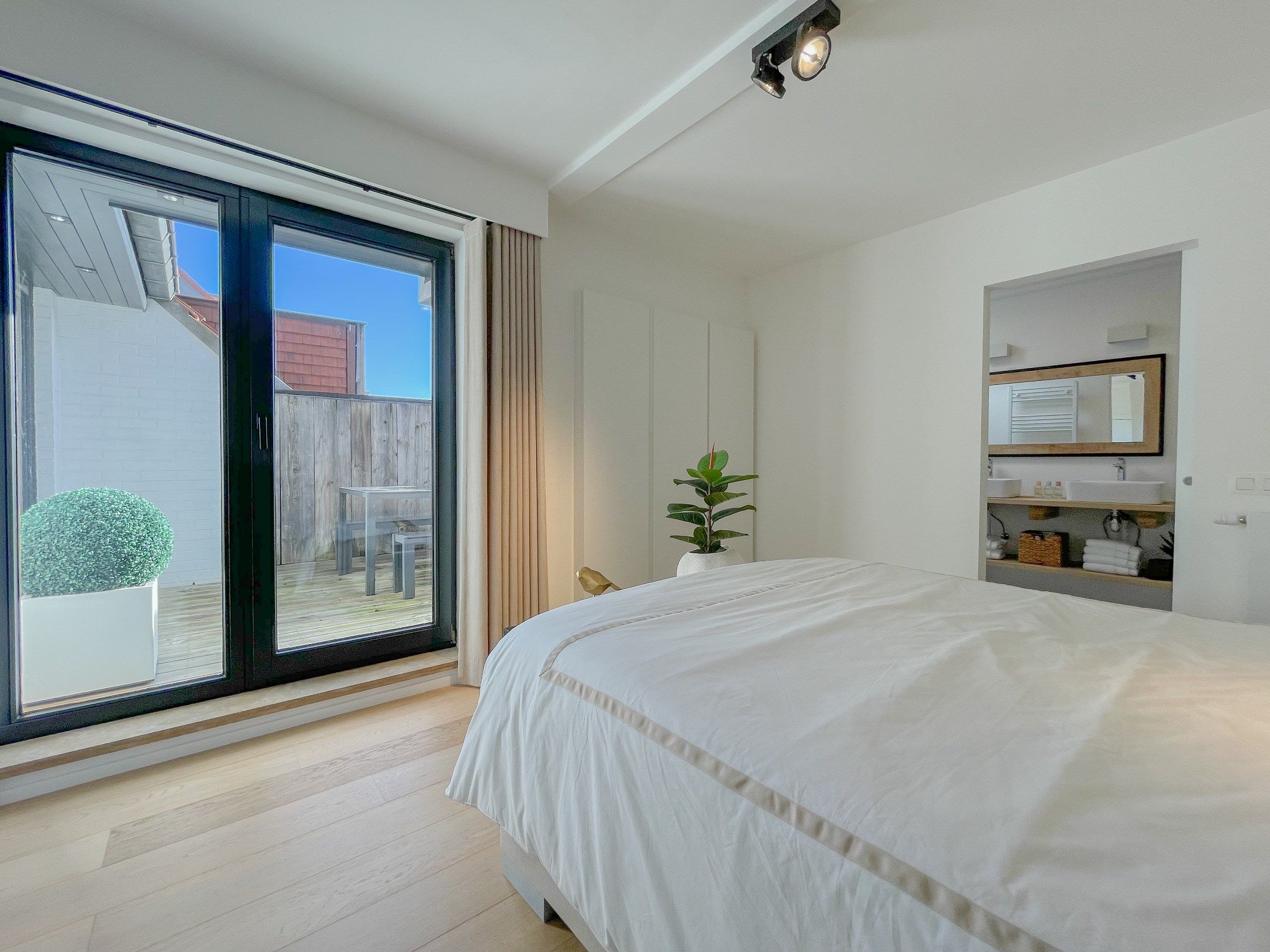 EXCLUSIEF TE KOOP: Lichtrijk appartement met twee ruime terrassen en een prachtig open zicht gelegen in een kleinschalige residentie. foto 15
