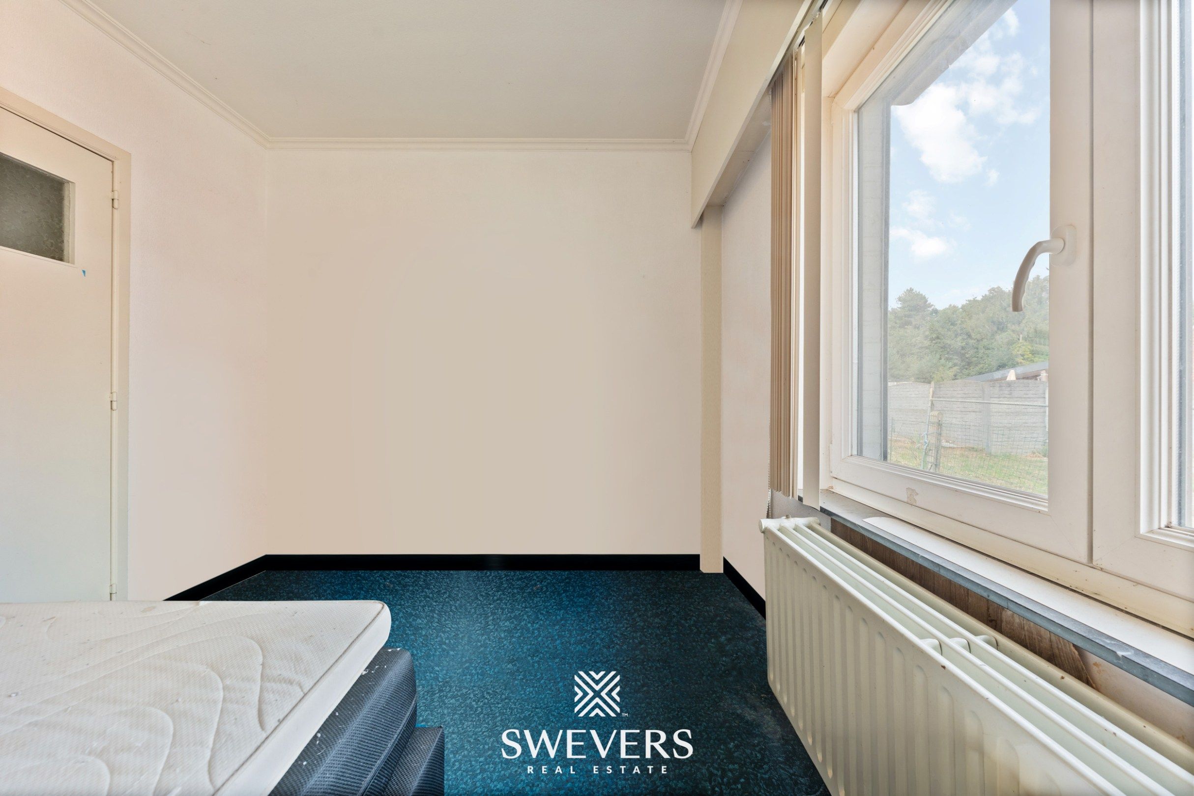 Te renoveren woning met 3 slaapkamers en hangar  foto 27