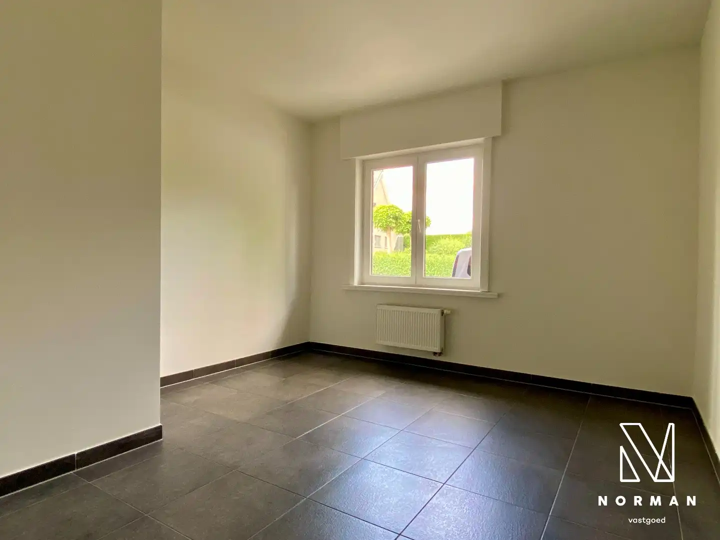 Gerenoveerd gelijkvloers appartement met 2 slaapkamers en inpandige garage en zonneterras! foto 6