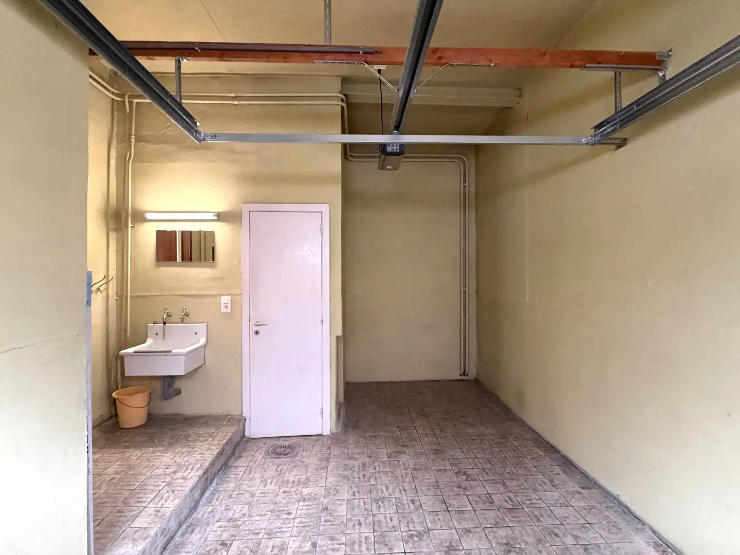 Gerenoveerde gezinswoning met 3 slaapkamers, tuin en garage. foto 22