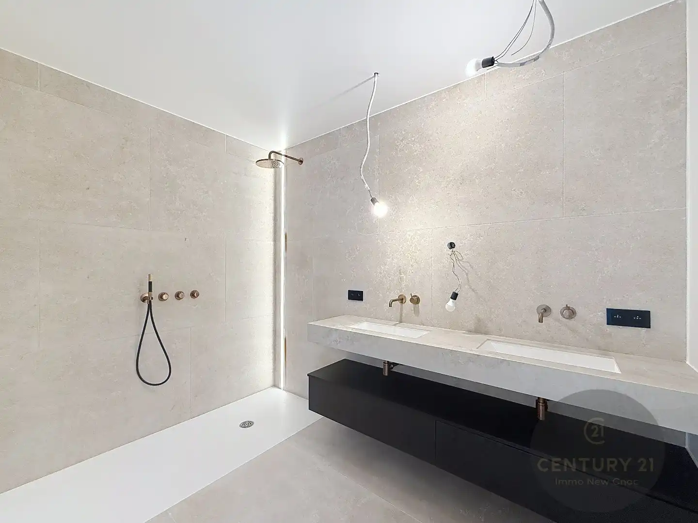 LUXUEUS tot in de detail afgewerkte nieuwbouw woning! foto 18