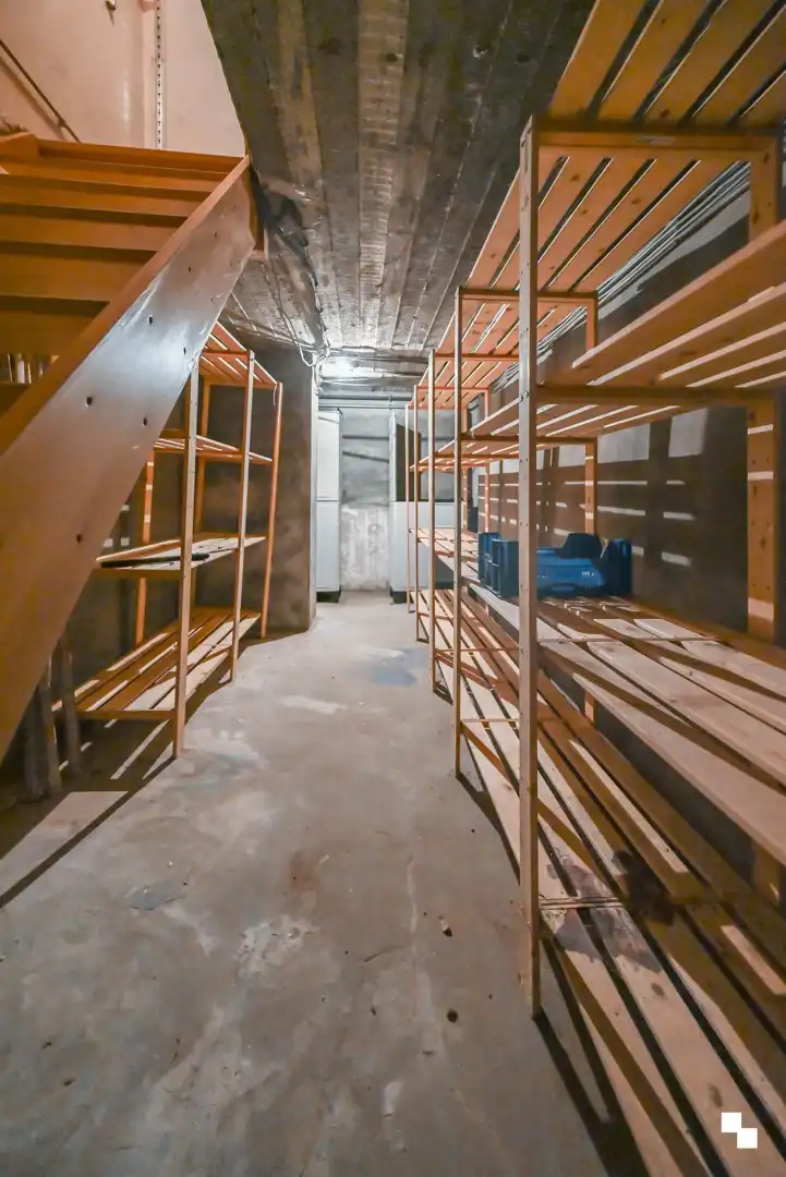 Verder op te knappen handelseigendom met woonst in centrum Izegem foto 10