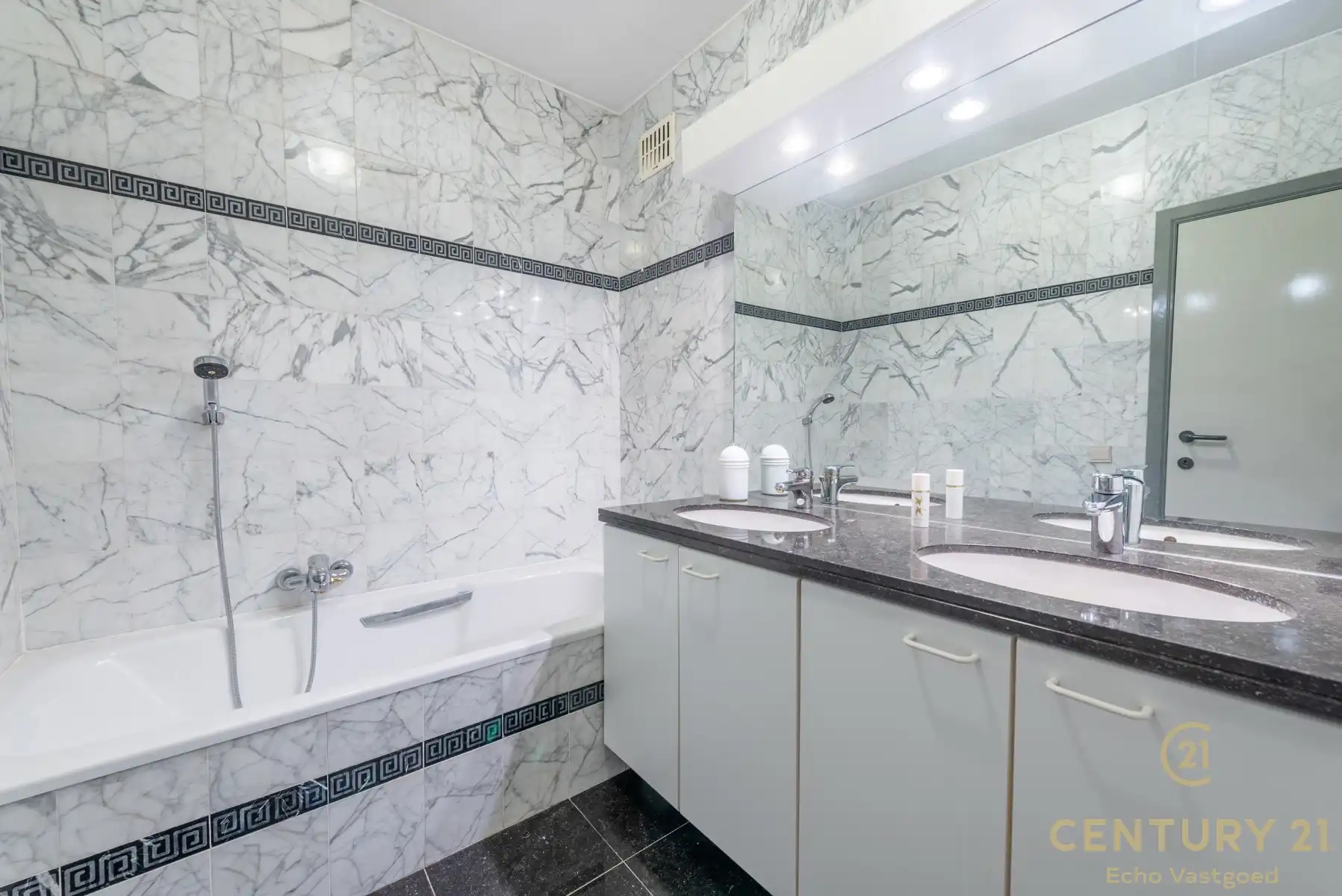 Ruim en energiezuinig appartement (161 m²) met garagebox foto 19