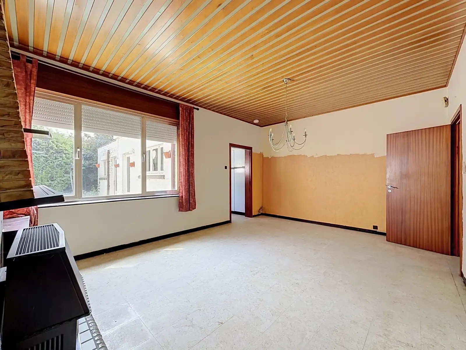 Woning met 4 SLPK, Tuin, Garage én mooi renovatiepotentieel! foto 4