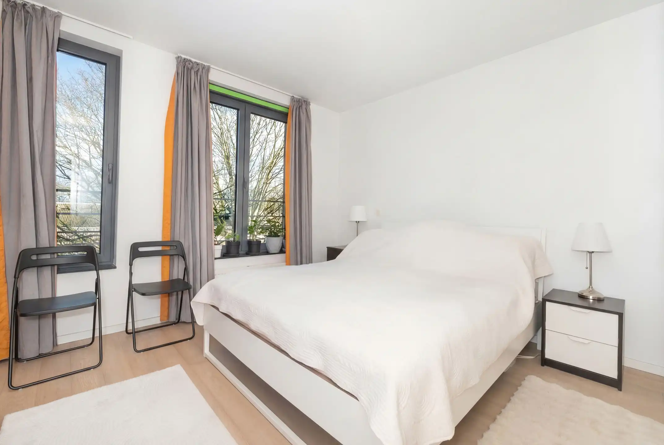 Op een steenworp van de NAVO foto 9