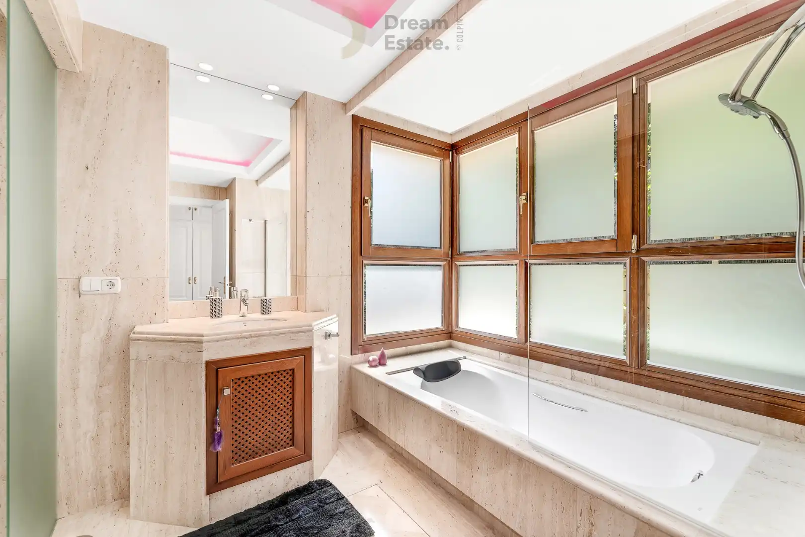 Villa met mooi uitzicht op de bergen en zee te Nueva Andalucia, Marbella foto 56