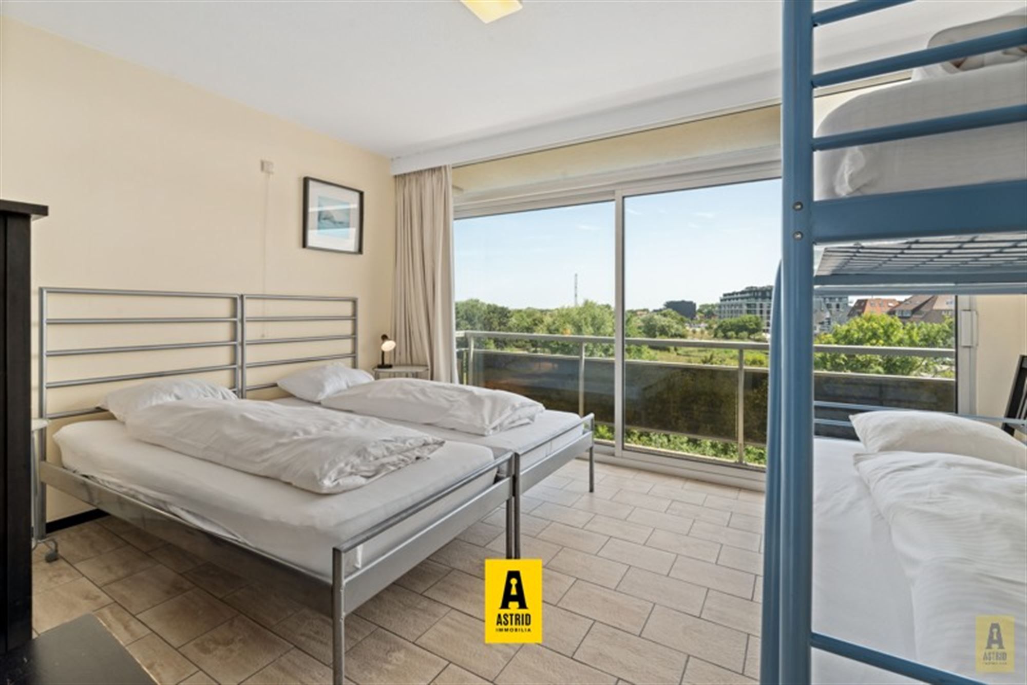 Zonnig appartement met open zichten vlakbij strand! foto 9