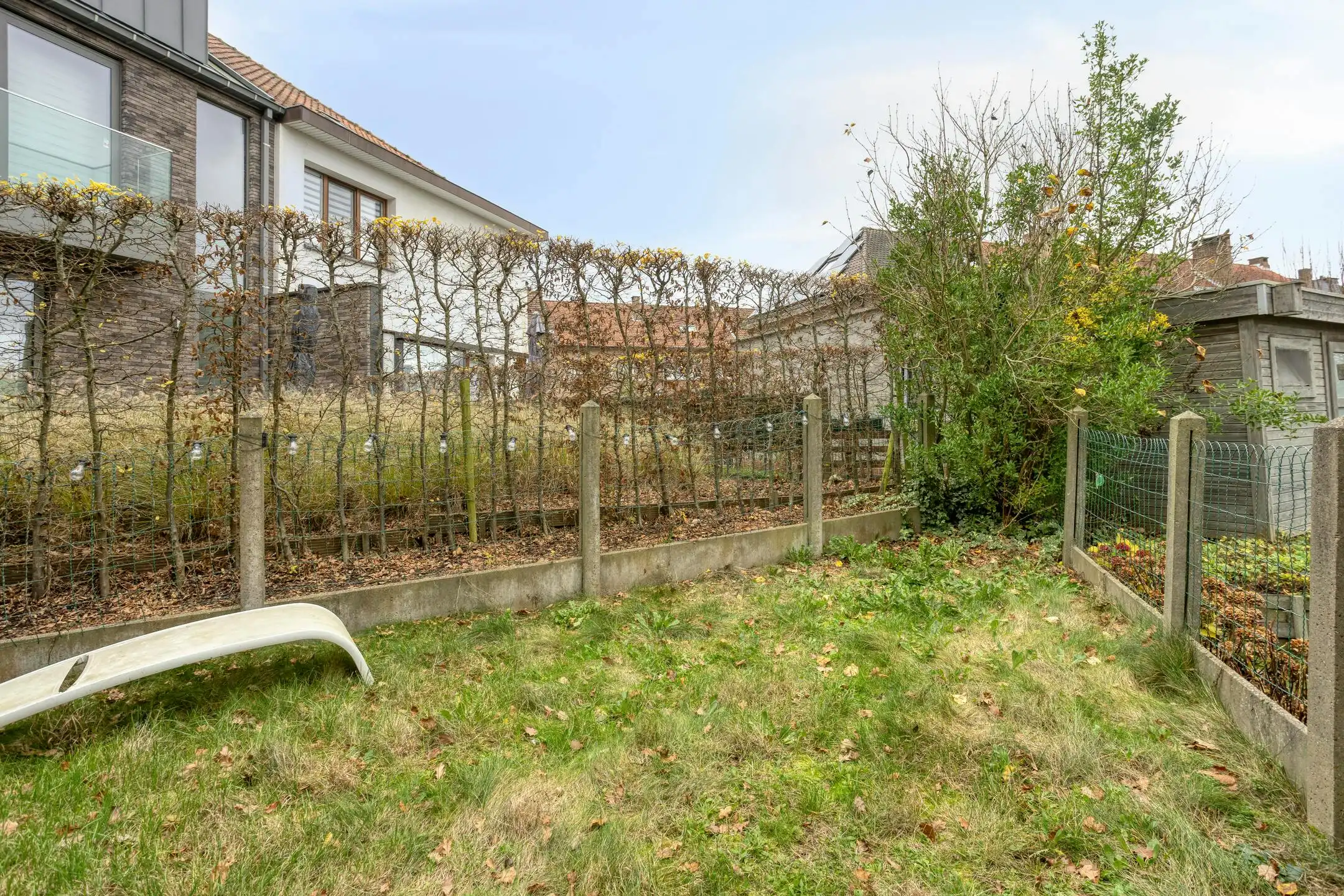 Driegevelwoning met extra studio/kantoor of praktijk, op een toplocatie in het centrum van Grimbergen! foto 22