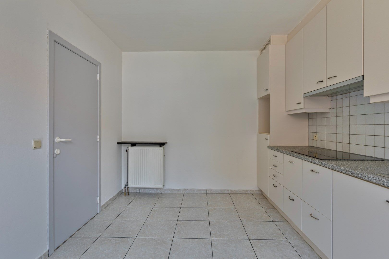 Ruim appartement met 2 slpks en garagebox in het centrum van Geel ! foto 6