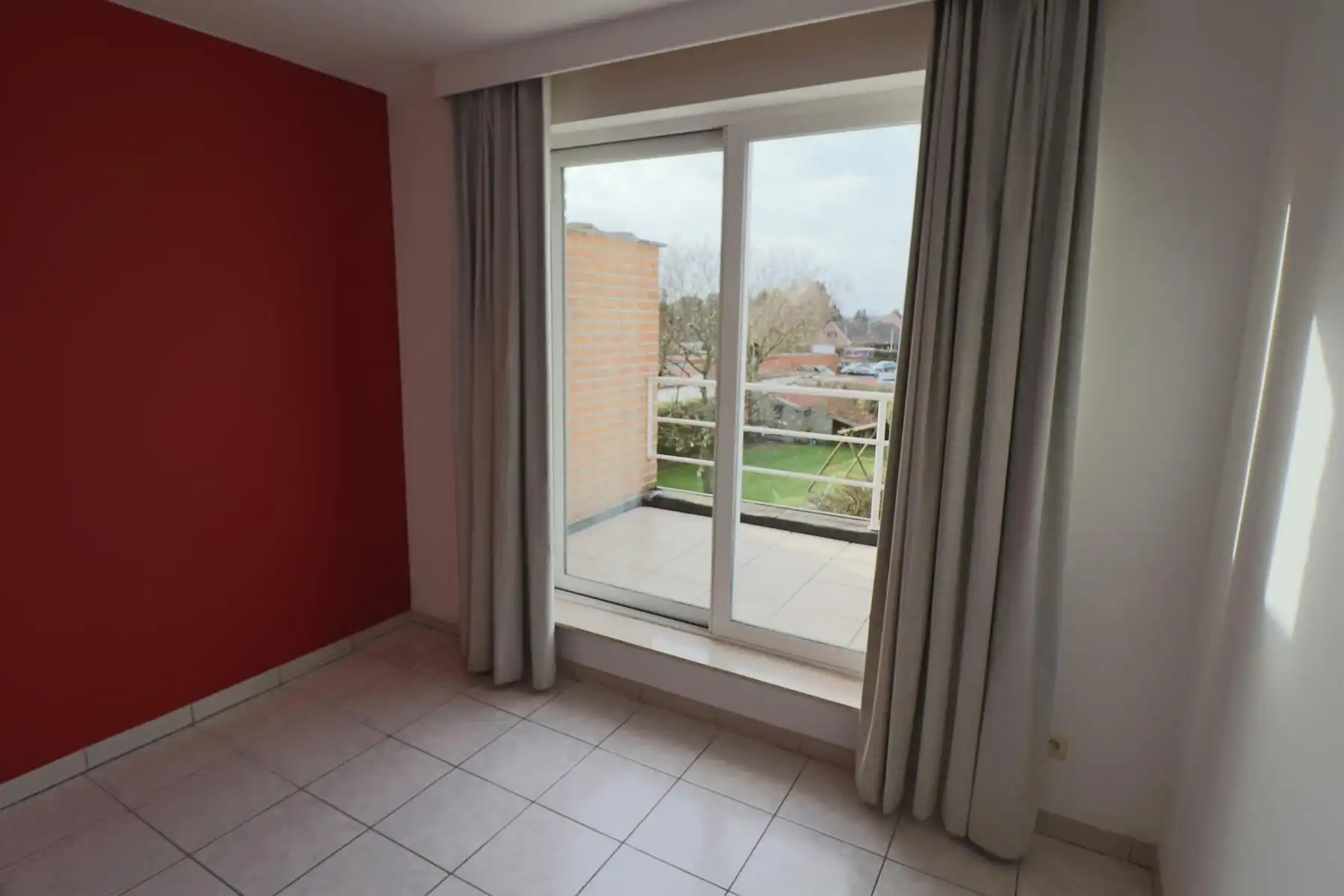 Een appartement op de 2de verdieping rechts met 1 slaapkamer, terras en garage. foto 7