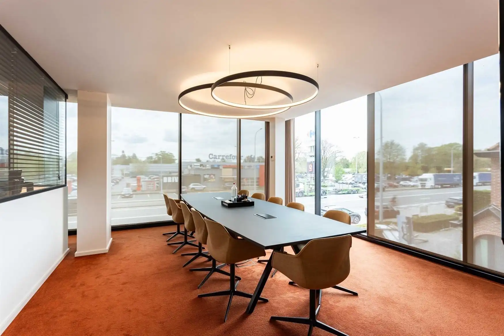 Representatief ondernemen op een Triple A-locatie. foto 10