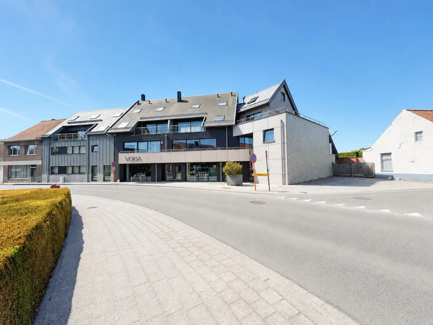 Ruim en energiezuinig 2slp appartement met zonnig terras nabij E40! foto 2
