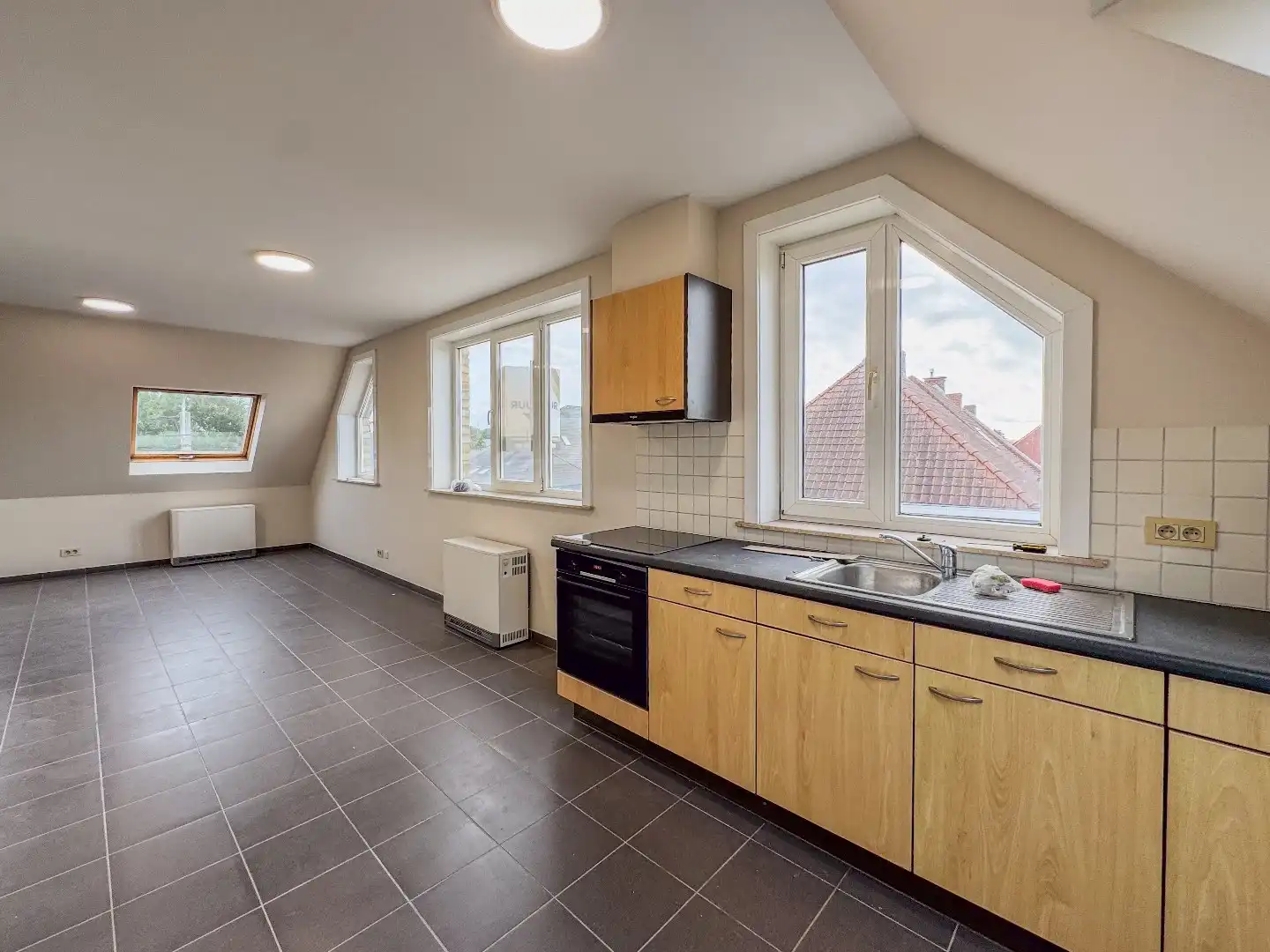 Ruim appartement met 2 slaapkamers en ruime garage. foto 14