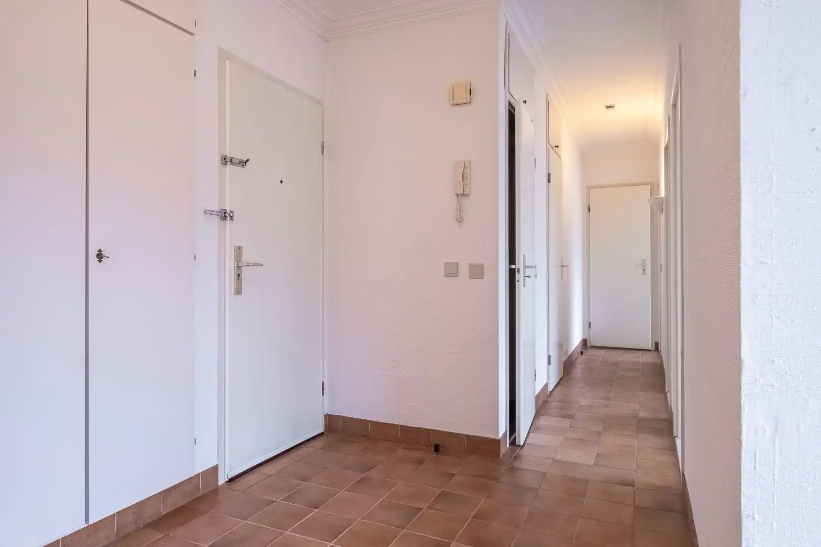 Gezellig en ruim hoekappartement met veel lichtinval en zonnige terrassen!  foto 9