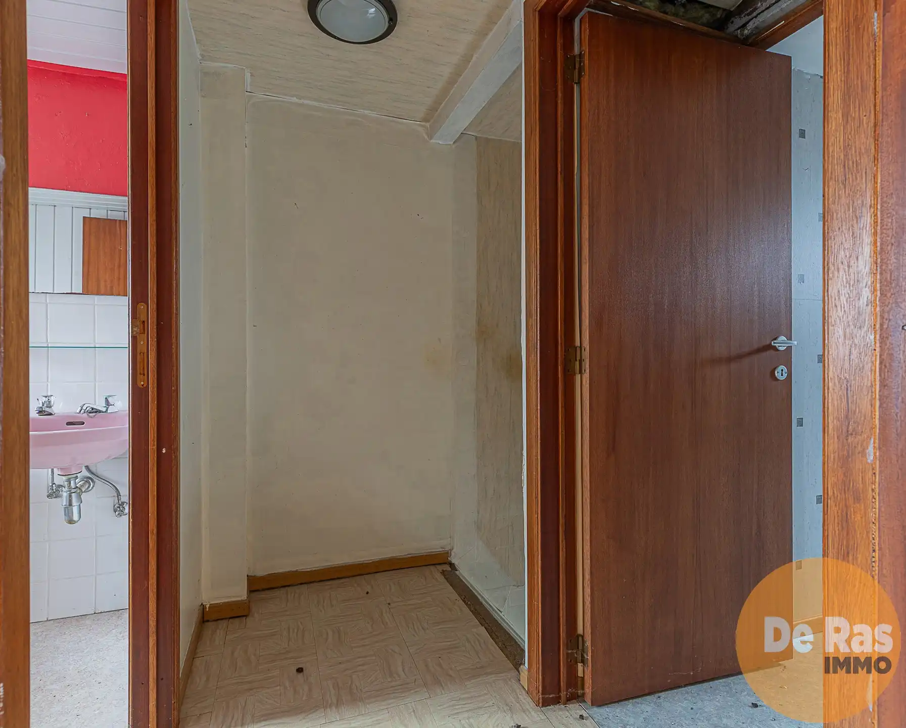 LEDE Centraal gelegen renovatiewoning met terras foto 9