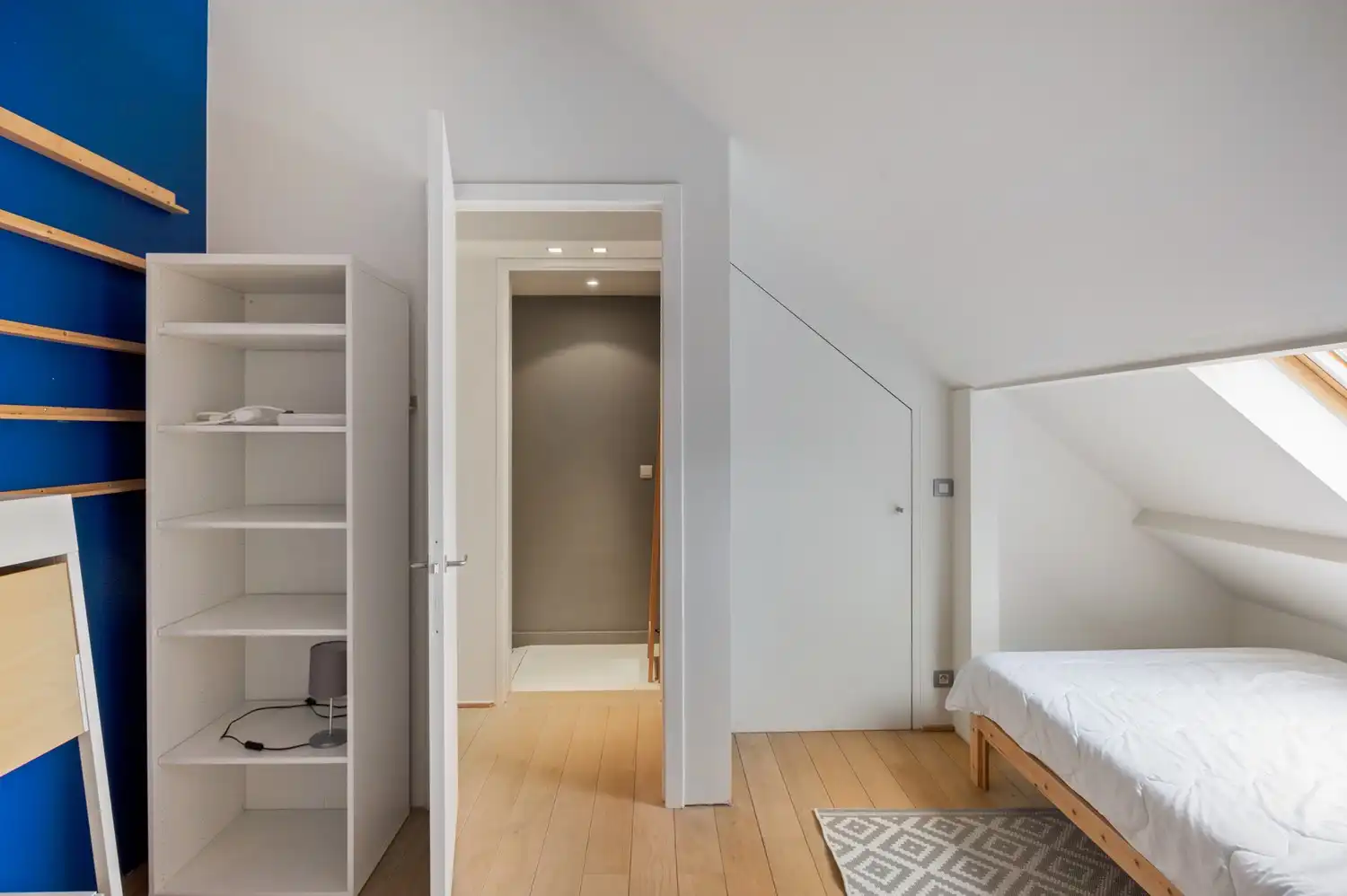 Karaktervolle gezinswoning met vier slaapkamers, tuin en ruime garage te Hove foto 15