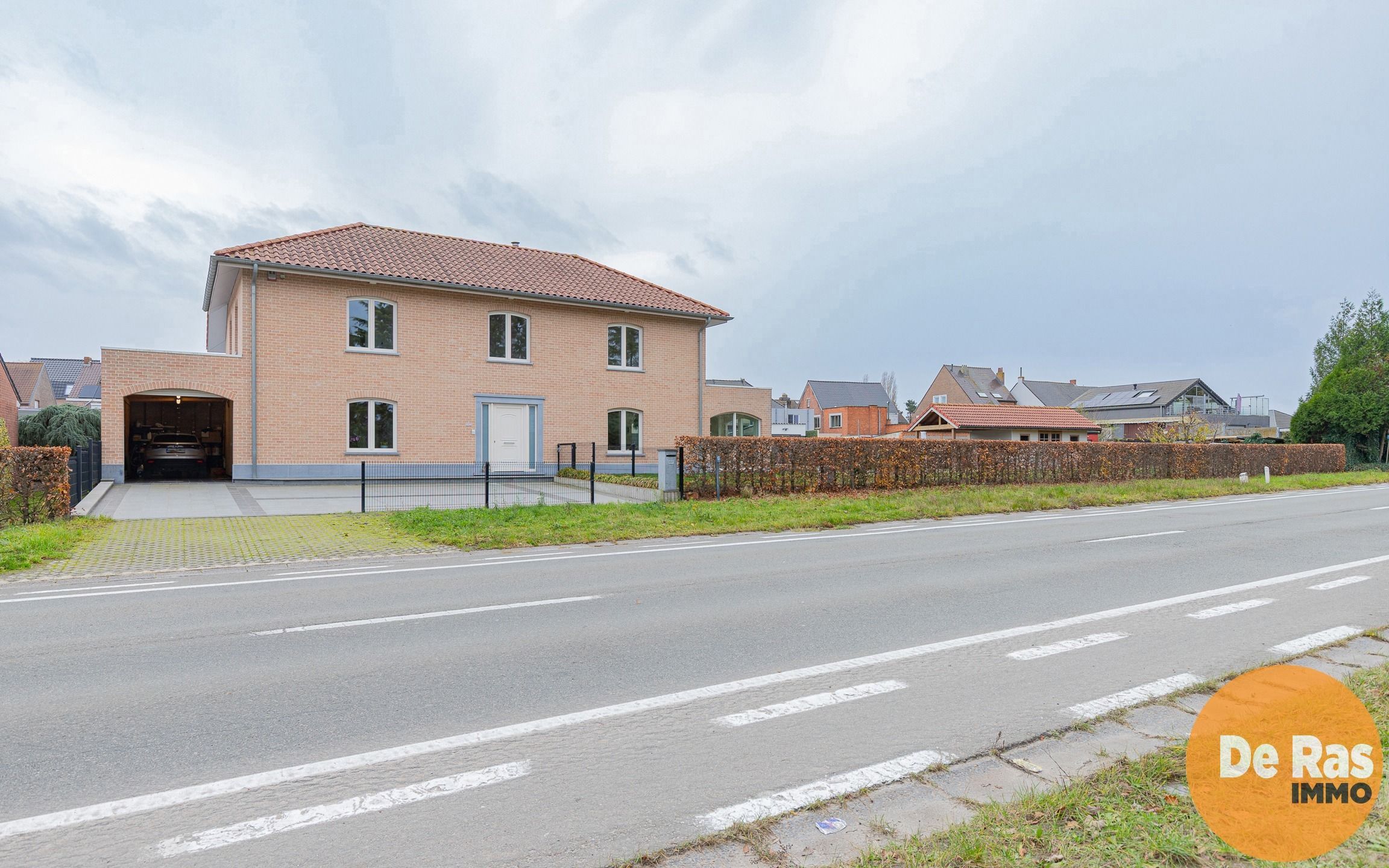 WETTEREN- Ruime, comfortabele 4-gevelwoning centrum Wetteren foto {{pictureIndex}}