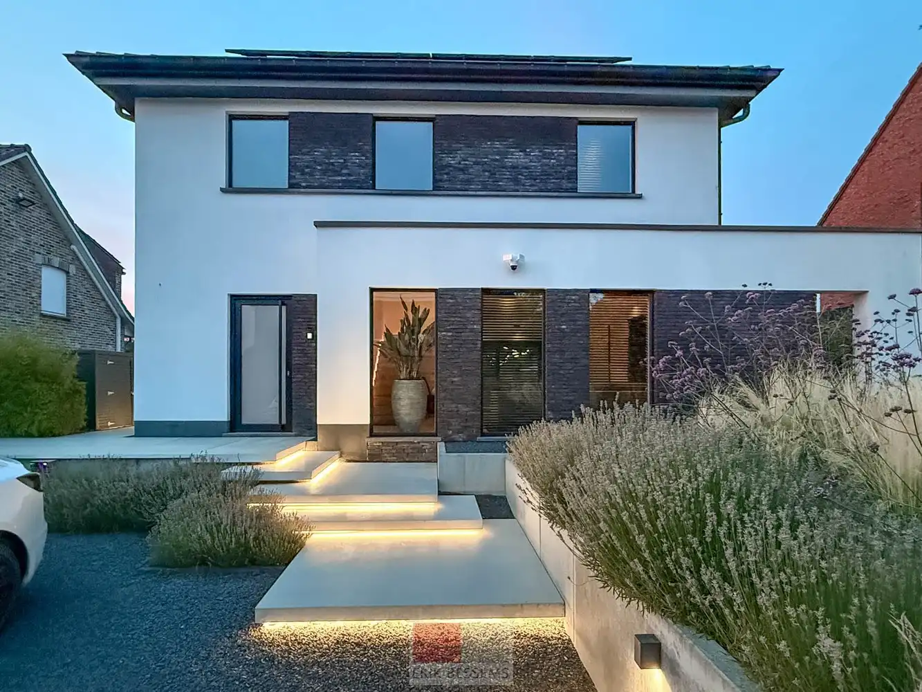 Op een royaal perceel van circa 910 m² ligt deze moderne en energiezuinige woning van circa 177 m² bewoonbare oppervlakte, met een weids panorama over het Limburgse Heuvelland. foto 50