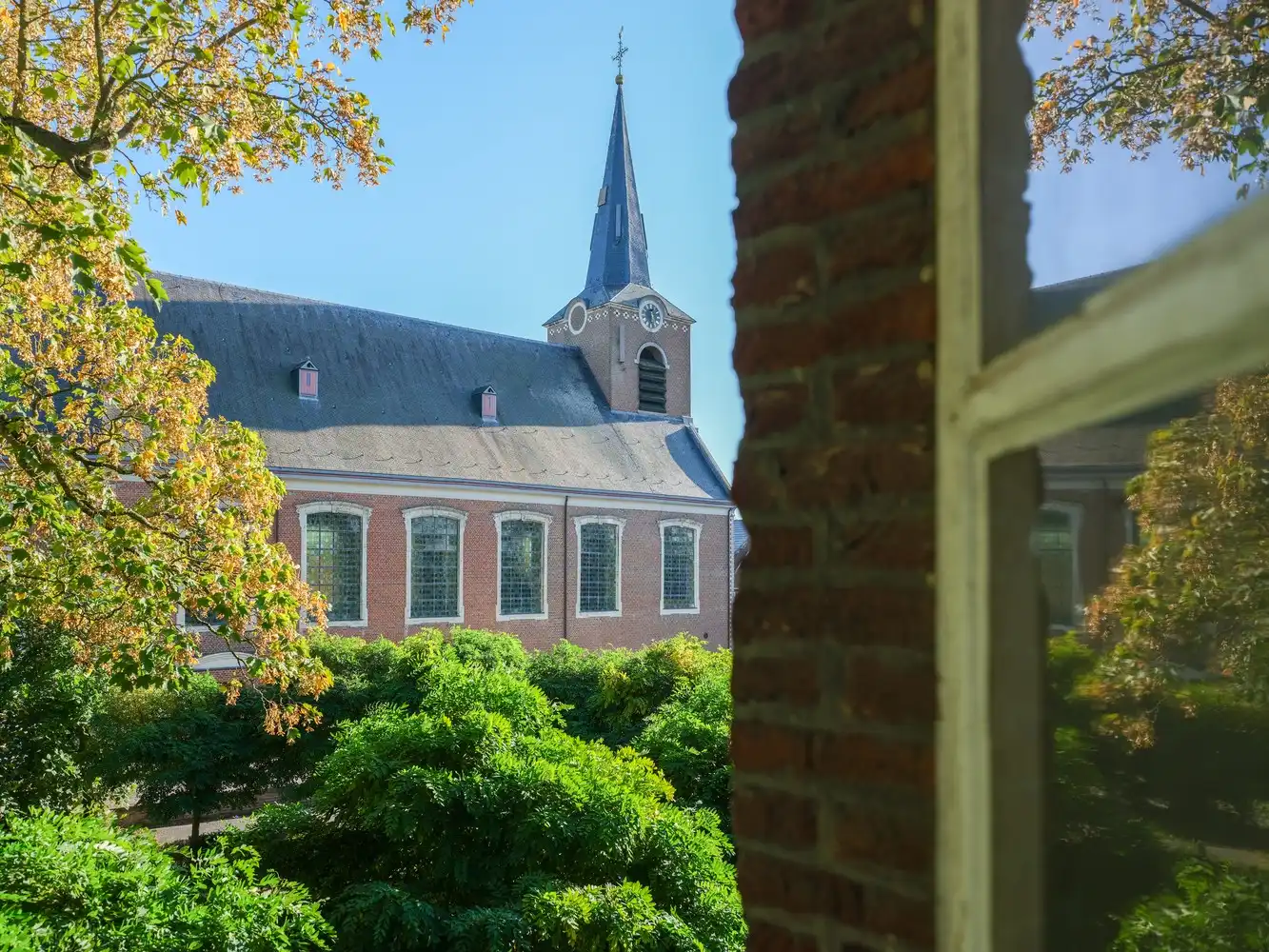 Voor liefhebbers van karaktervolle panden: unieke pastorie in dorpscentrum foto 28