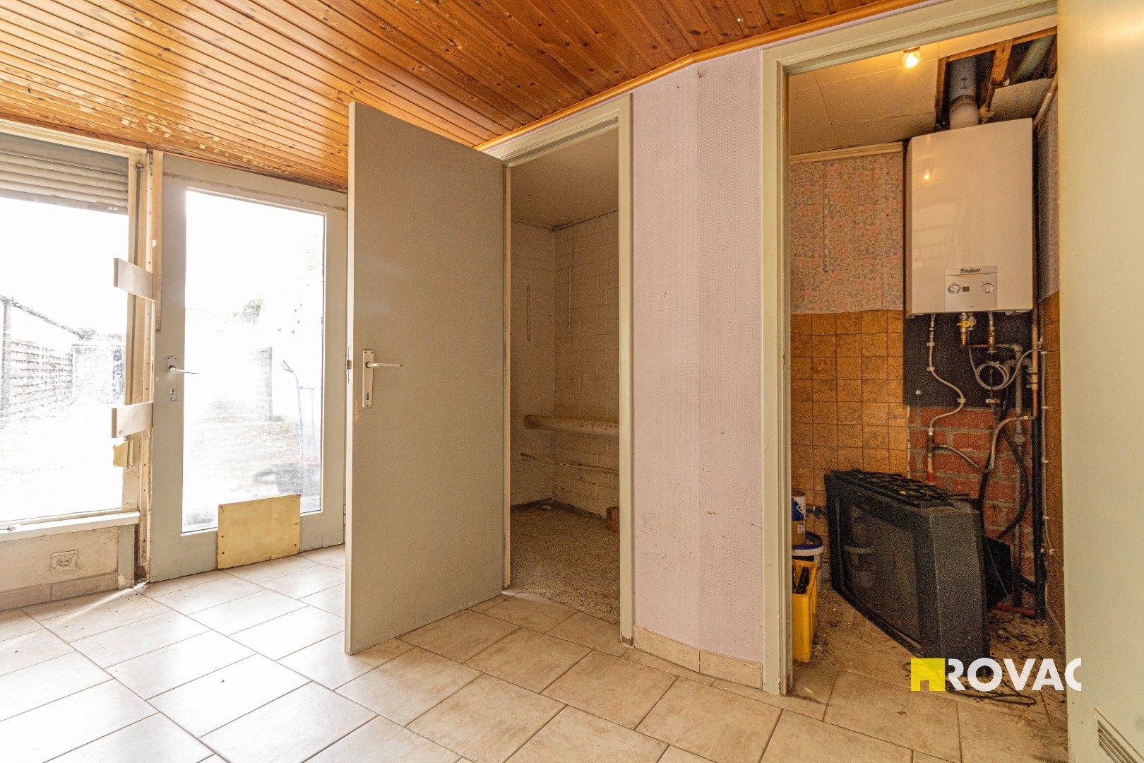 Zeer ruime woning met 5 slaapkamers, tuin en uitweg foto 8