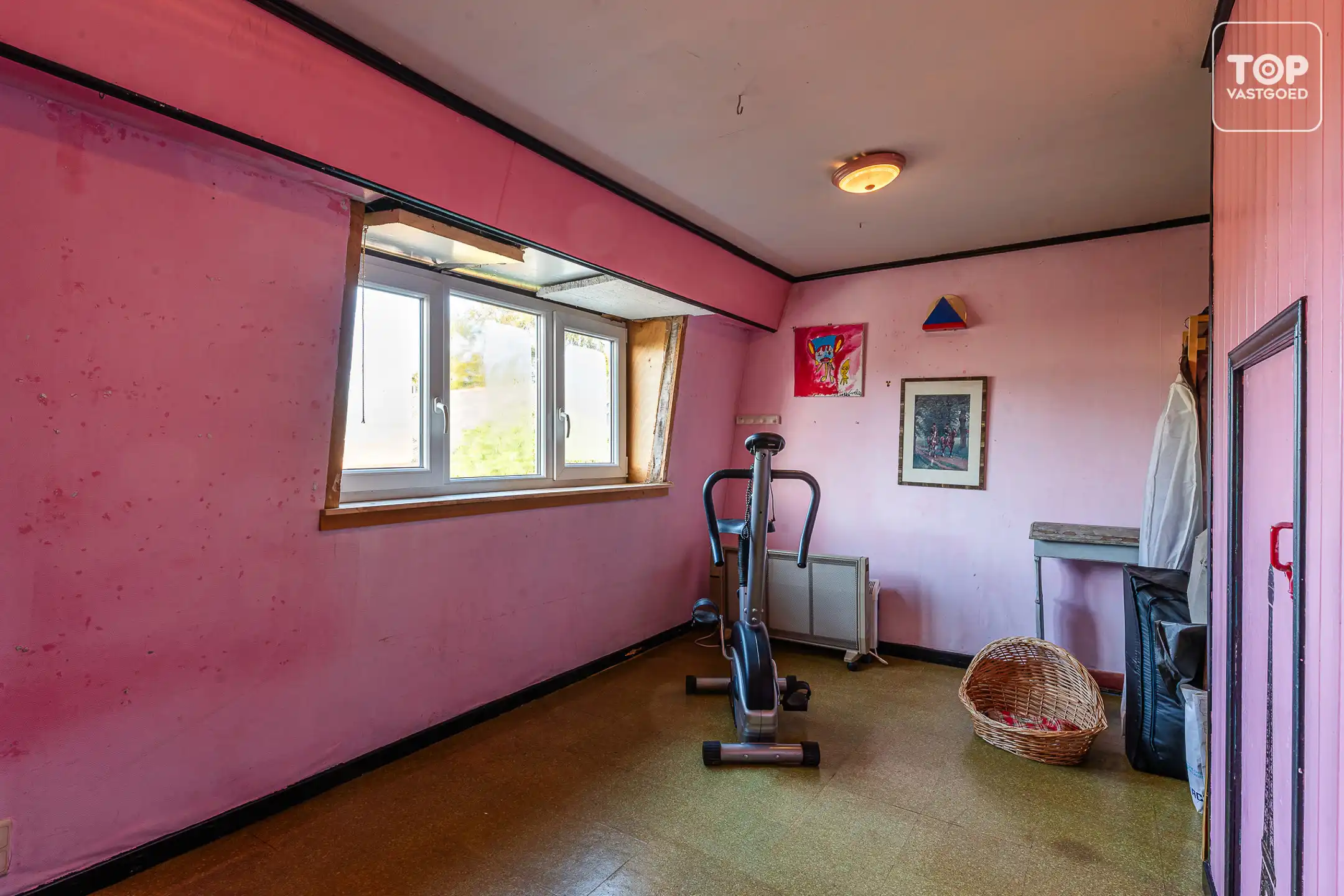 Ontdek deze te renoveren woning met 4 slaapkamers te Mariakerke! foto 18
