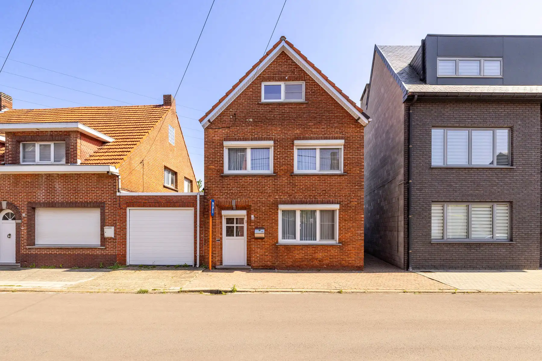 Op te frissen woning met 3 slpks nabij centrum en station van Geel foto {{pictureIndex}}