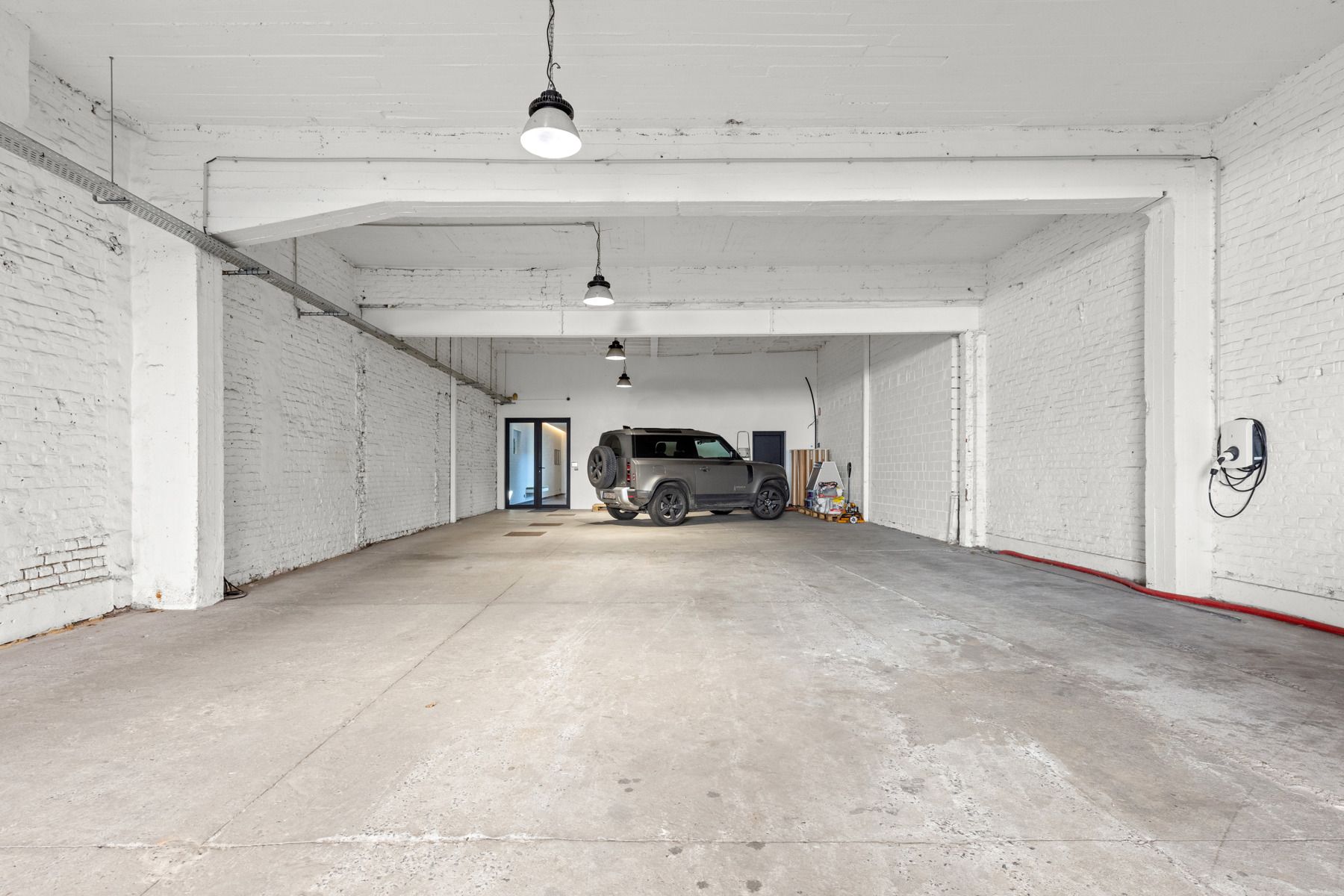 Unieke eigendom met ingericht kantoor, duplex en parking!  foto 2