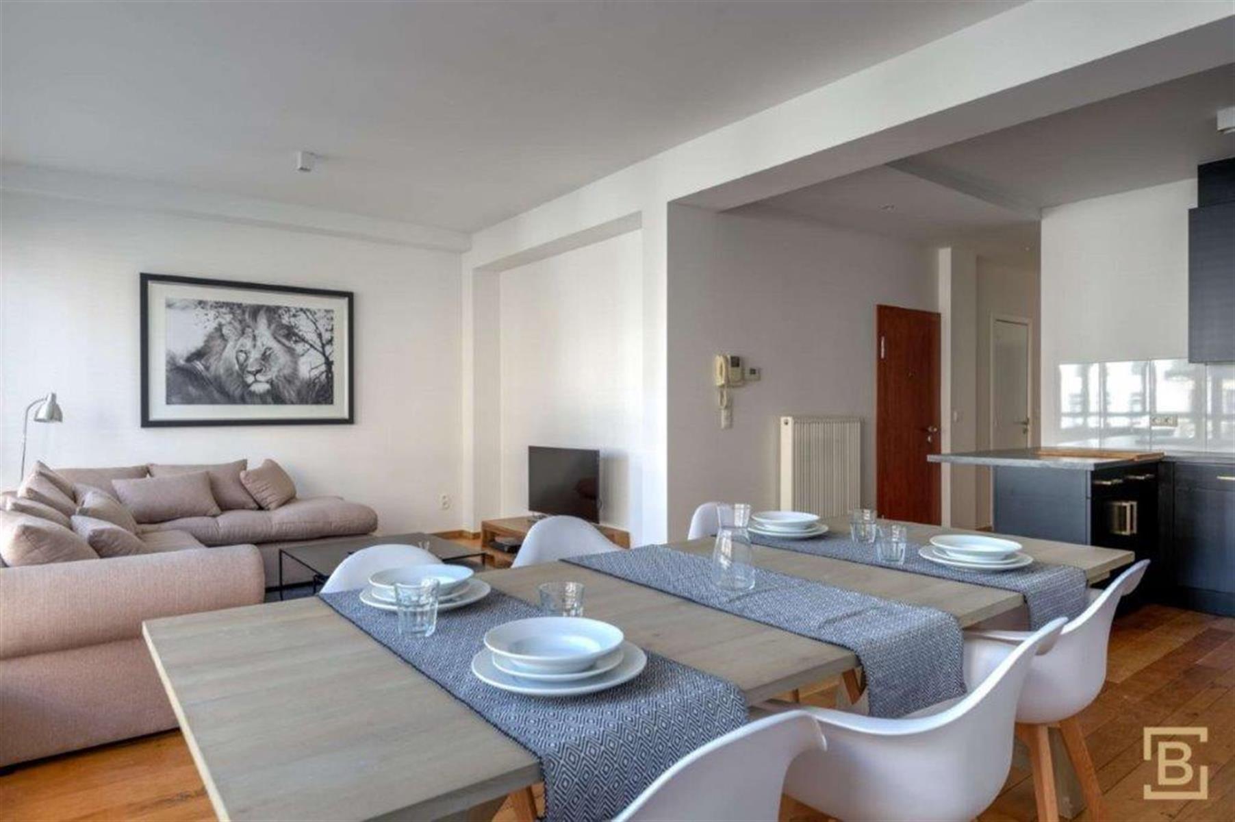 Gerenoveerd en modern gemeubeld appartement drie slaapkamers. foto 2