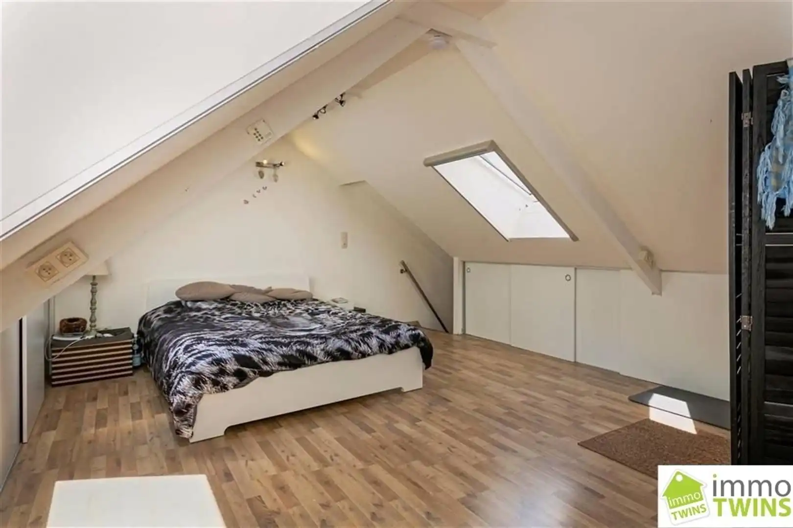 Karaktervolle, ruime woning met 6 slaapkamers, binnenkoer met jacuzzi en topligging! foto 14