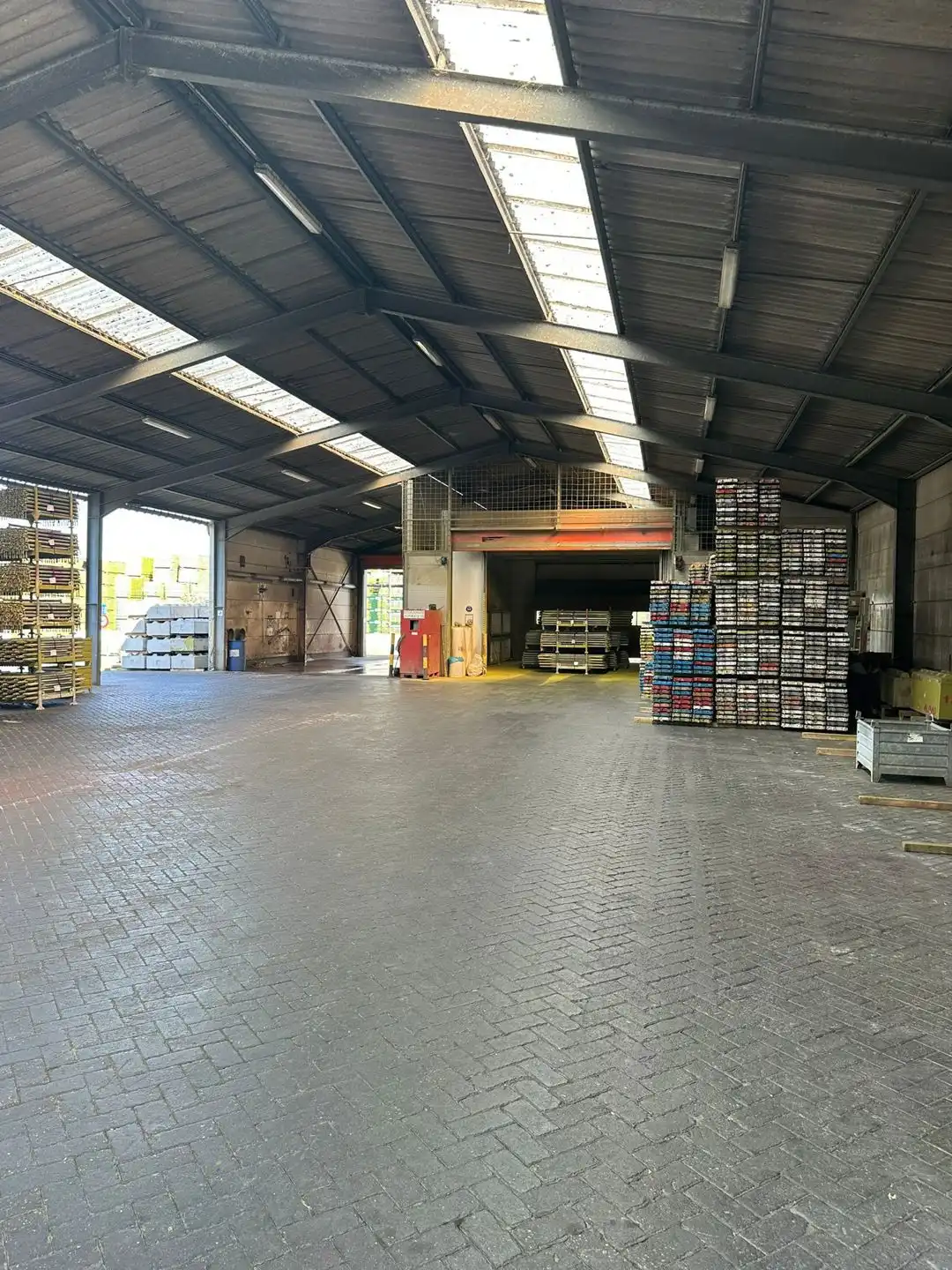 Te Huur Industriele Site: Kantoren en Magazijn te Verrebroek foto 18