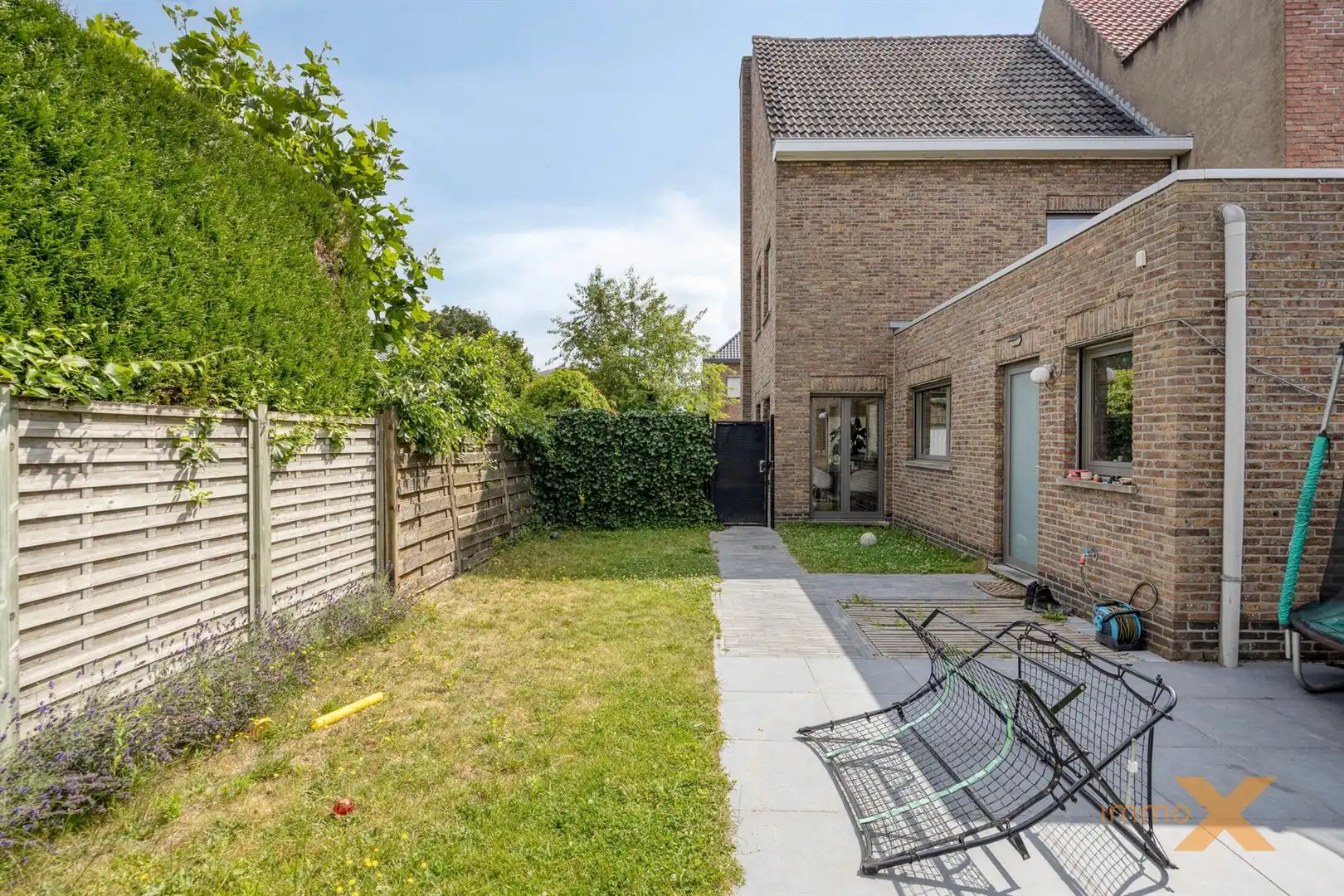 RUIME HOB MET GARAGE EN TUIN foto 25