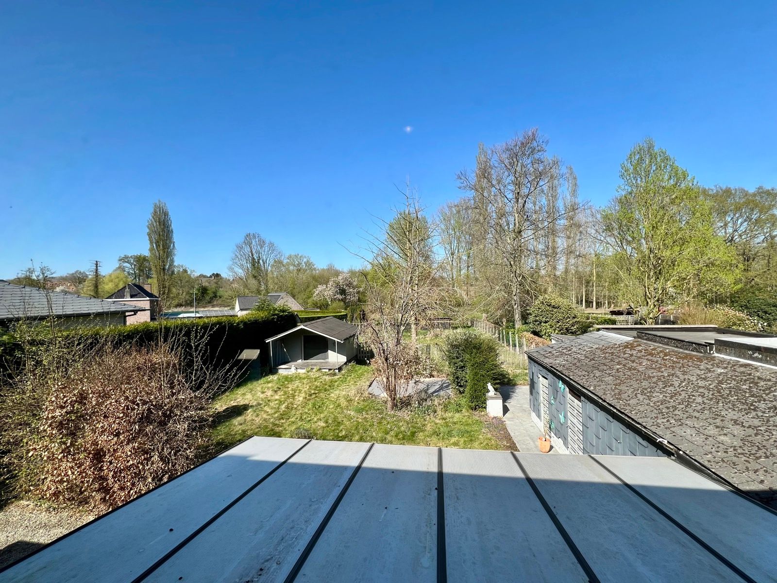 Zeer ruime woning met grote tuin en vrij zicht. foto 31