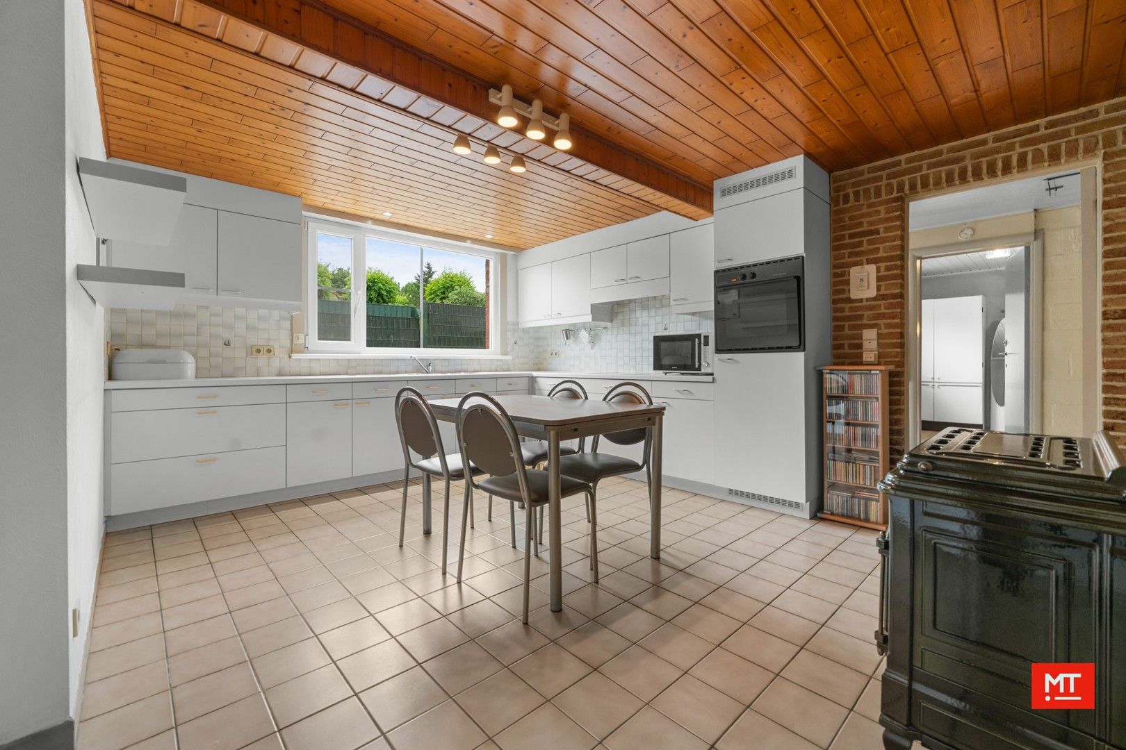Op te frissen woning met 2 slpk (+ mogelijk), tuin en garage in het landelijke Mesen foto 6