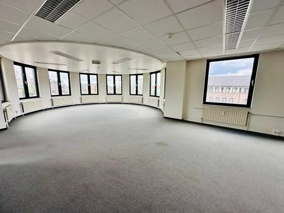 Iconisch kantorencomplex of commerciële ruimte te Hasselt centrum foto 10