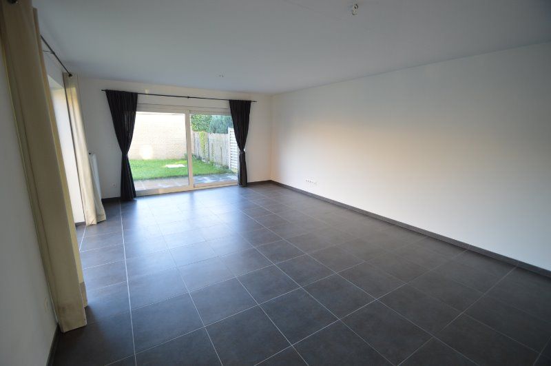 Instapklare, moderne woning met tuin en carport nabij het centrum! foto 3