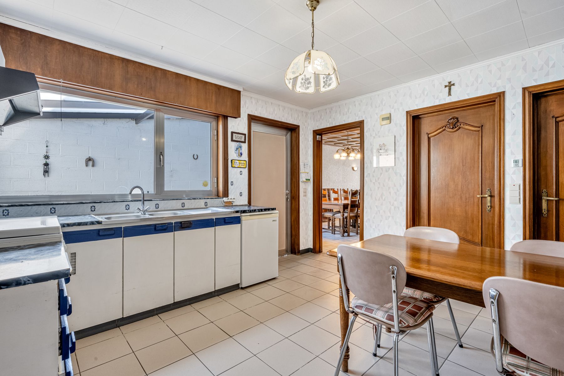 Te renoveren gezinswoning met inpandige garage en tuin  foto 11