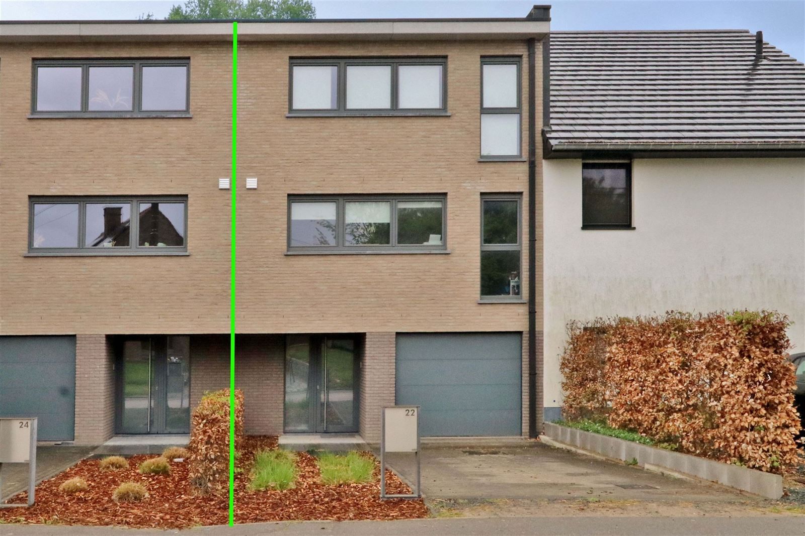 Ruime woning met 3 slaapkamers + tuin  foto {{pictureIndex}}