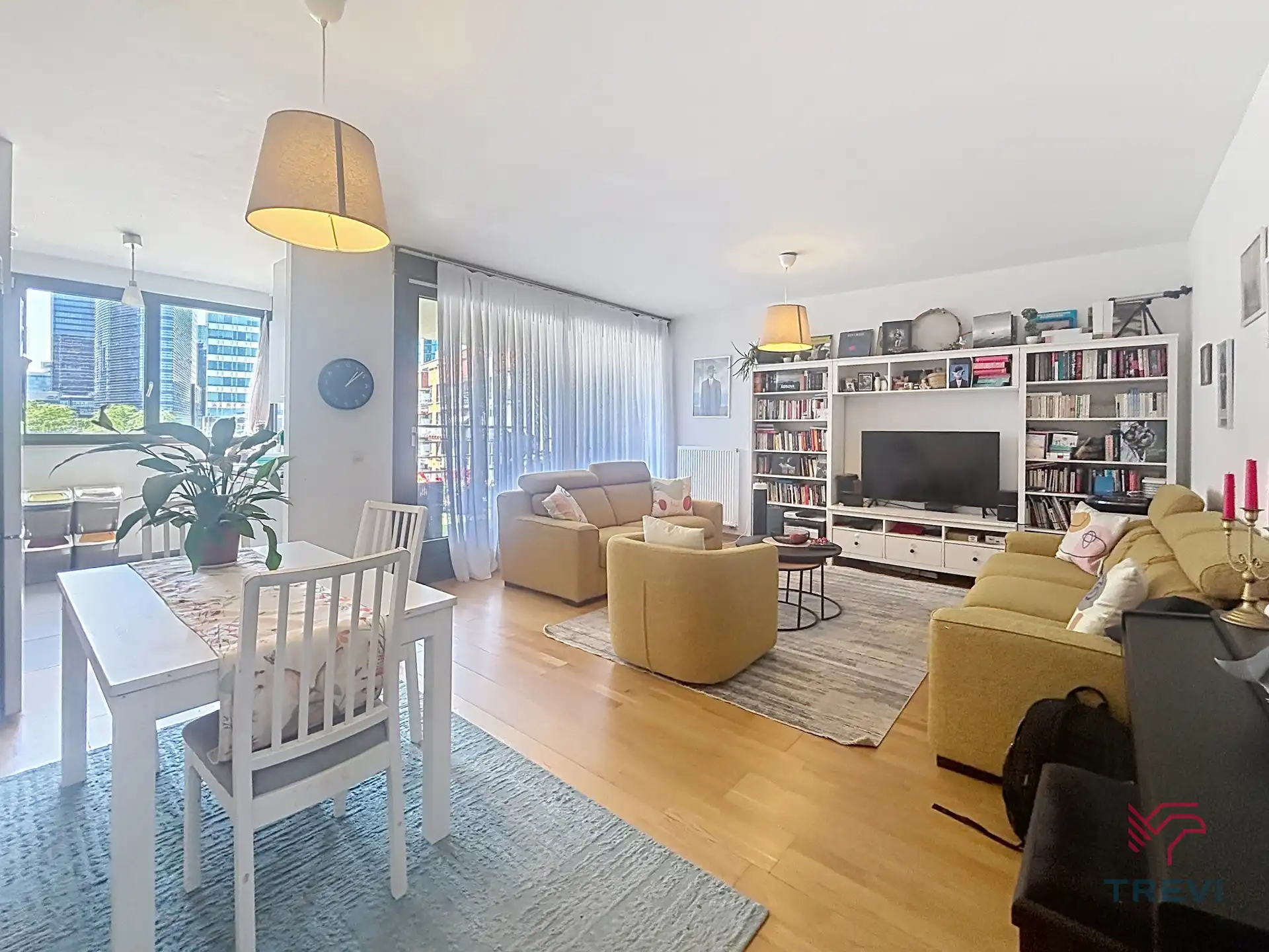 Appartement met 2 slaapkamers + parkeerplaats foto 2