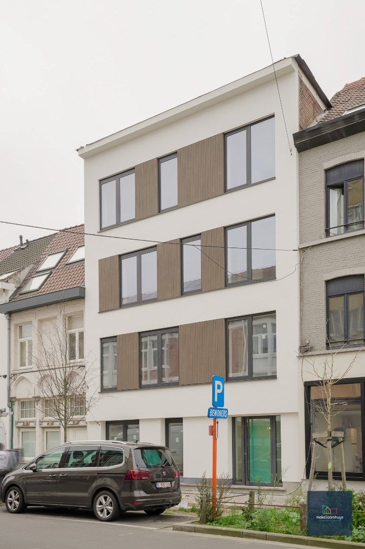 Nieuw gelijkvloers 2 slaapkamerappartement met koer foto 2