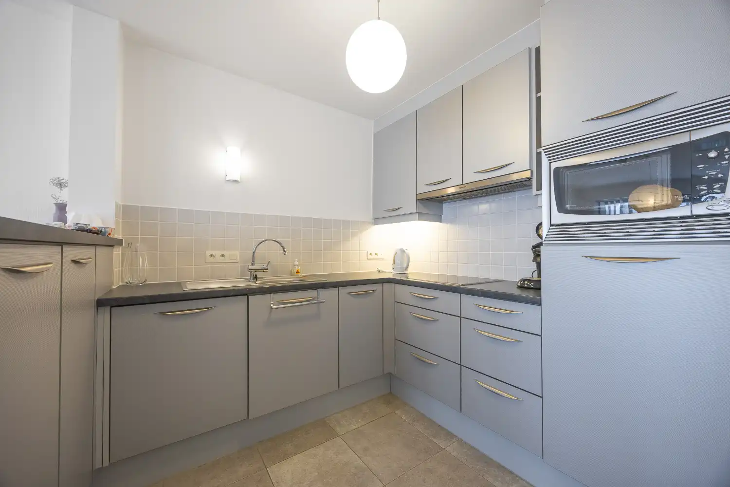 Ruim 2-slaapkamer appartement met zijdelings zeezicht foto 7