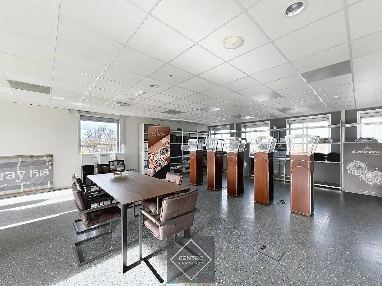 Instapklare KANTOORRUIMTEN (± 255 m²) - ALL-IN formule (huur, verbruik, randaccomodatie, etc.) te IEPER. foto 5
