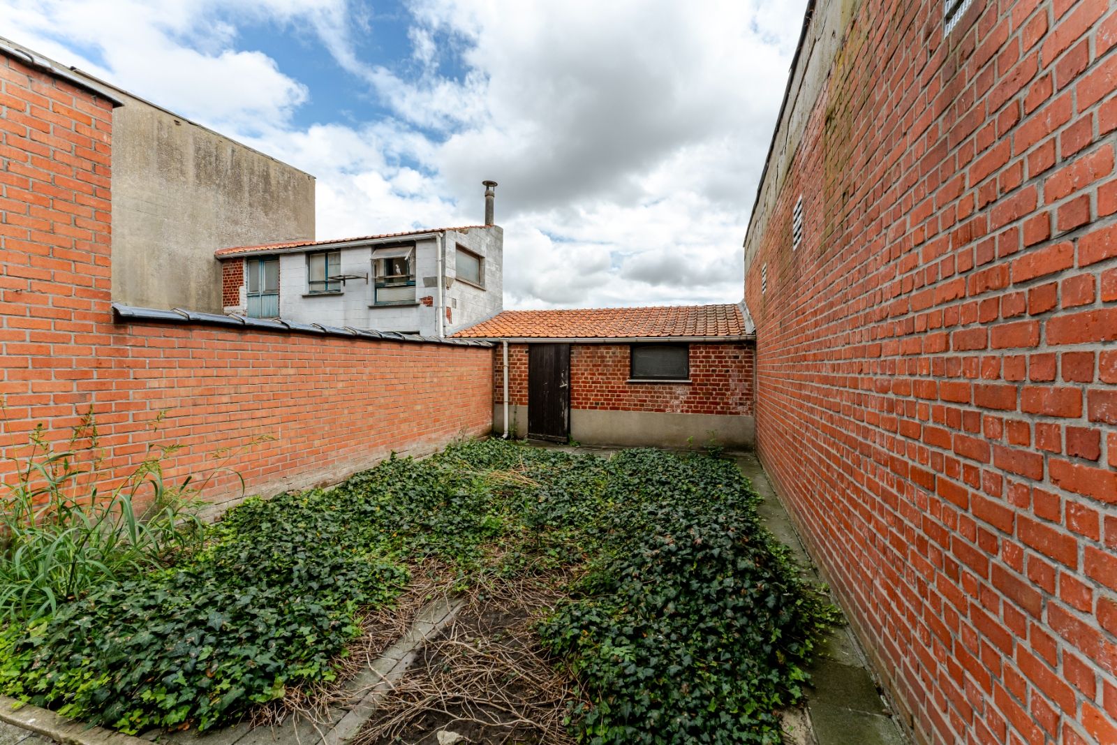 Statige woning met voormalige tandartspraktijk – centrum Ardooie! foto 16