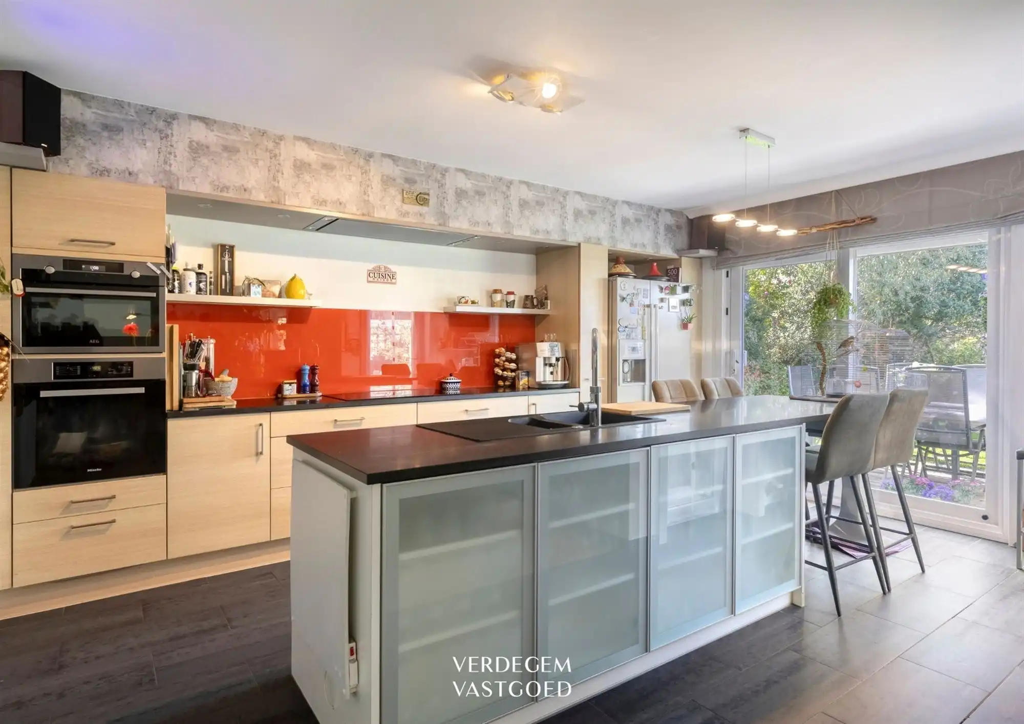 Knappe gezinswoning met 3 slaapkamers, zonnige tuin en achterliggende weilanden foto 9